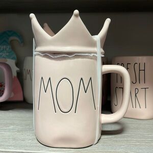 RAE DUNN “MOM” QUEEN TOPPER PINK  MUG